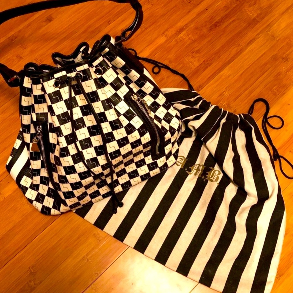 🖤🤍 L.A.M.B Vintage Drawstring Handbag 🖤🤍 - Picture 1 of 16